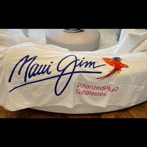 - PAIR—-MAUI JIM BEACH TOWELS—-NIP—-2 towels